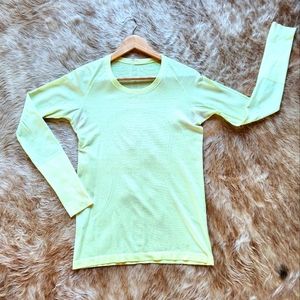 Lululemon Swiftly Tech 2.0 Long Sleeved Shirt sz 10